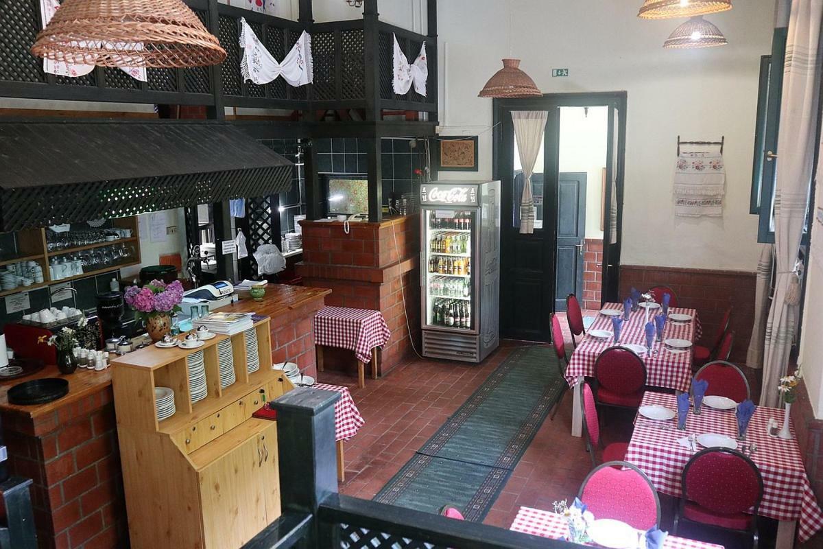 Szlovak Panzio Hotel Bekescsaba Ngoại thất bức ảnh