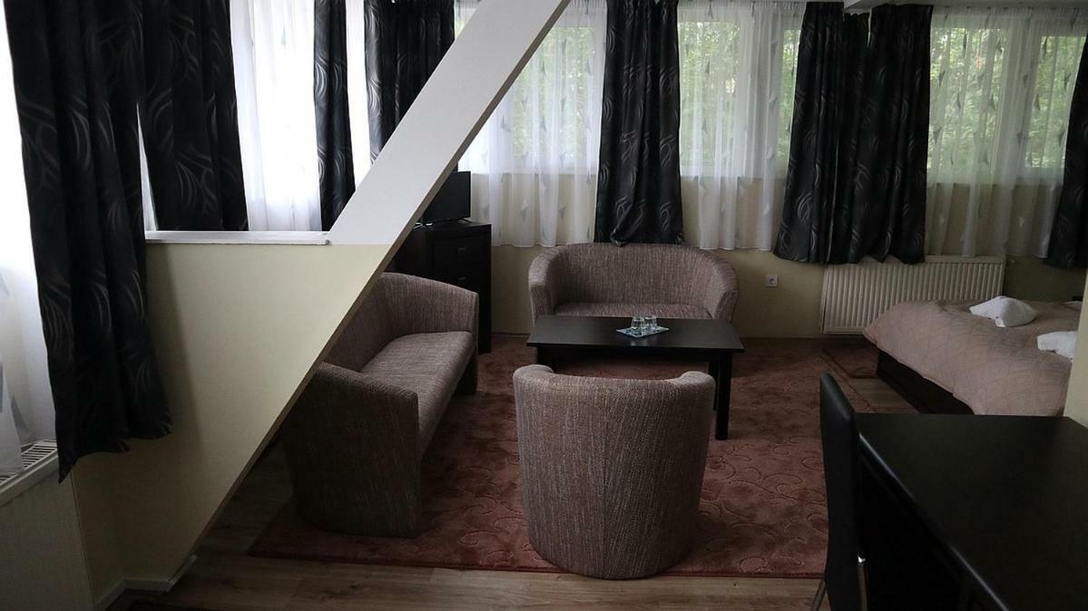 Szlovak Panzio Hotel Bekescsaba Ngoại thất bức ảnh
