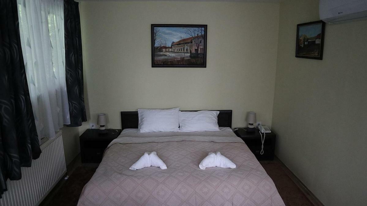 Szlovak Panzio Hotel Bekescsaba Ngoại thất bức ảnh