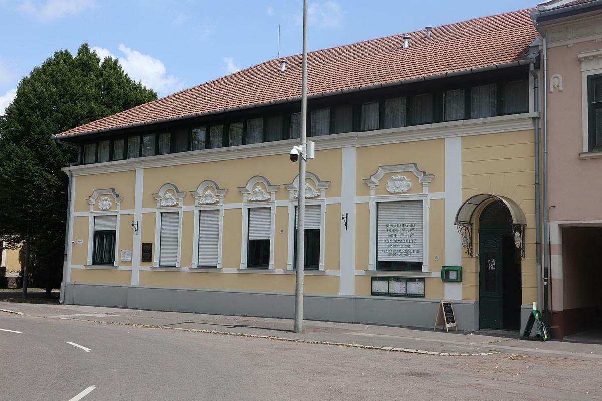 Szlovak Panzio Hotel Bekescsaba Ngoại thất bức ảnh