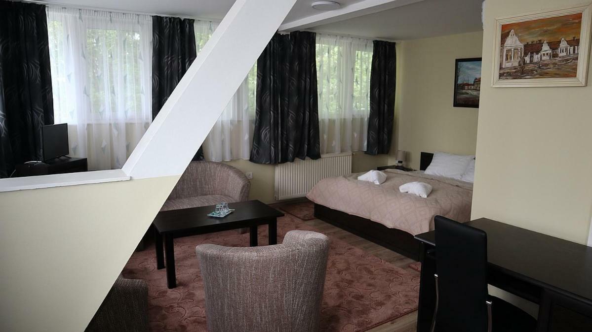 Szlovak Panzio Hotel Bekescsaba Ngoại thất bức ảnh