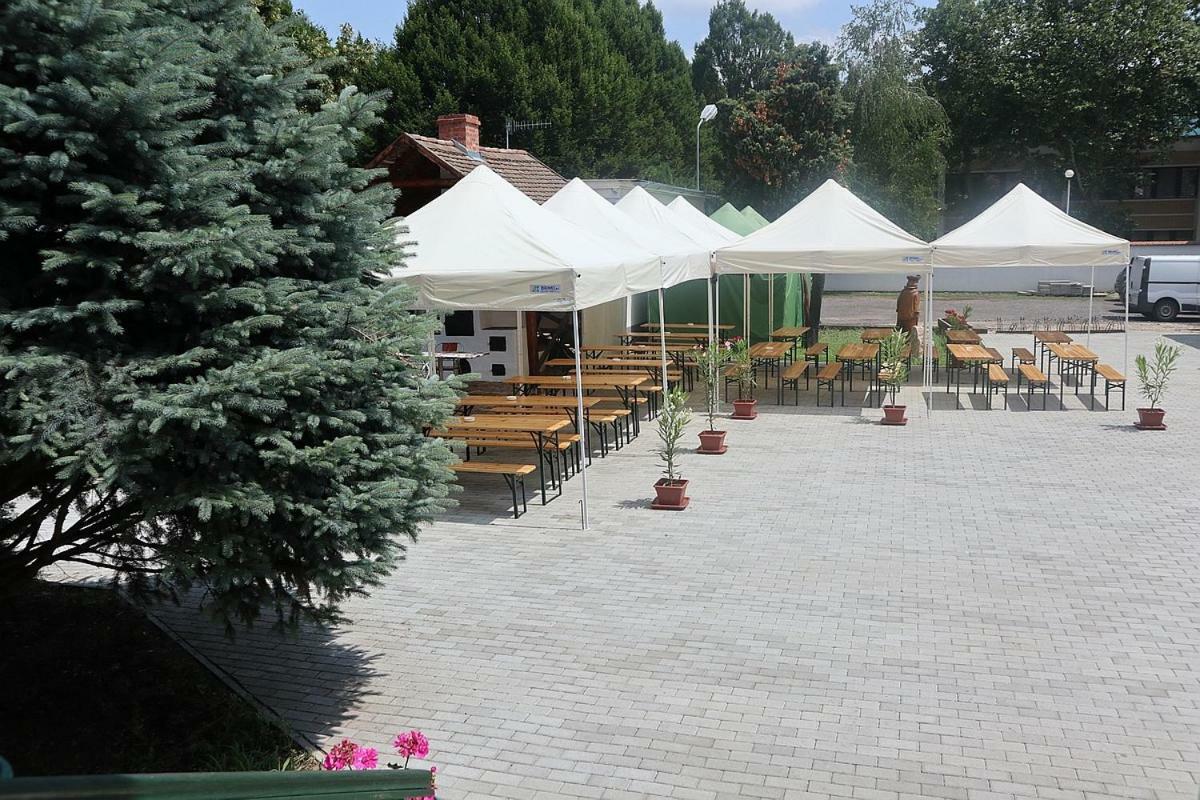 Szlovak Panzio Hotel Bekescsaba Ngoại thất bức ảnh