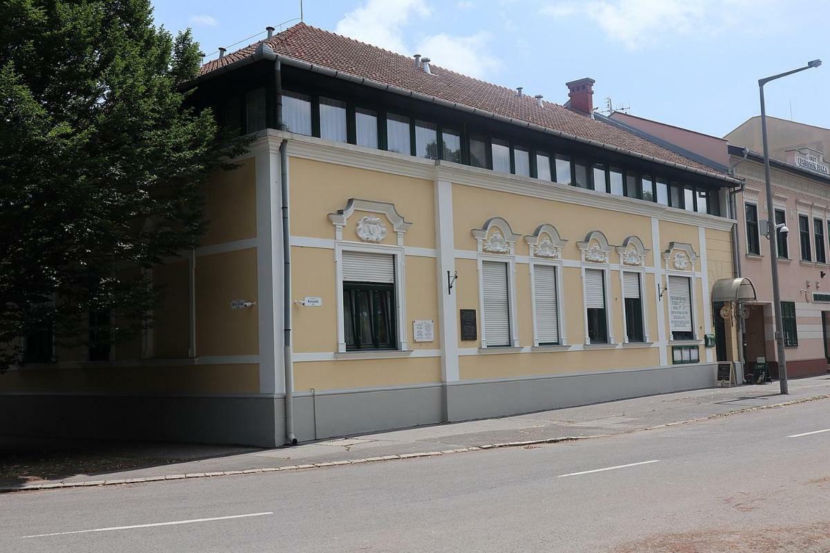 Szlovak Panzio Hotel Bekescsaba Ngoại thất bức ảnh