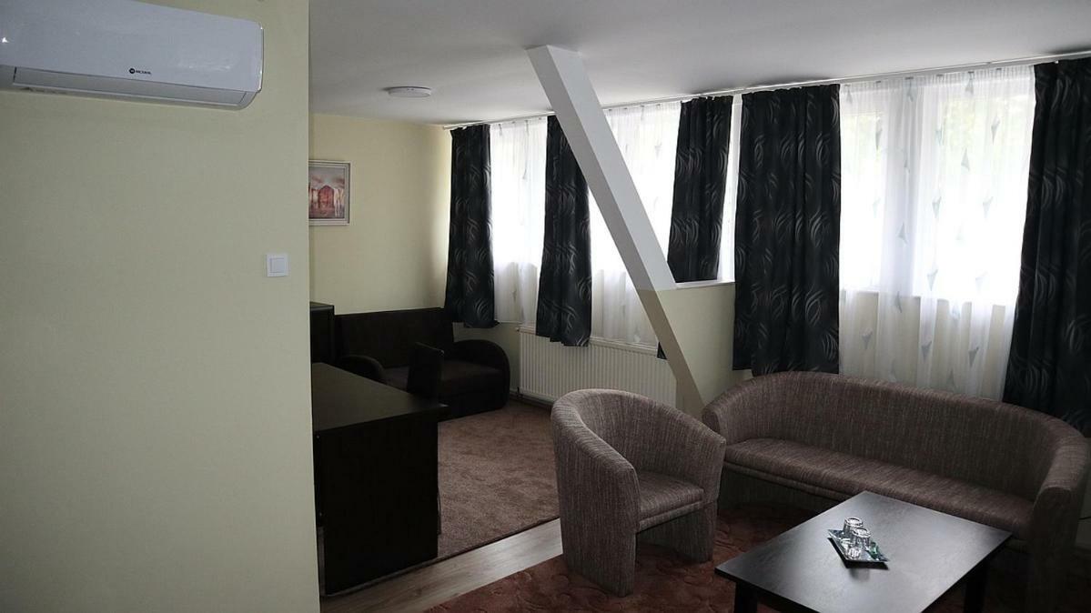 Szlovak Panzio Hotel Bekescsaba Ngoại thất bức ảnh