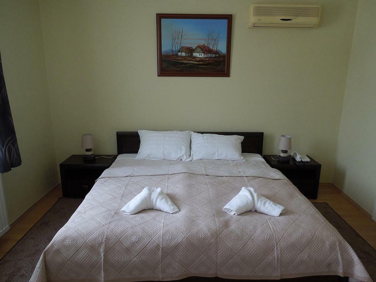 Szlovak Panzio Hotel Bekescsaba Ngoại thất bức ảnh
